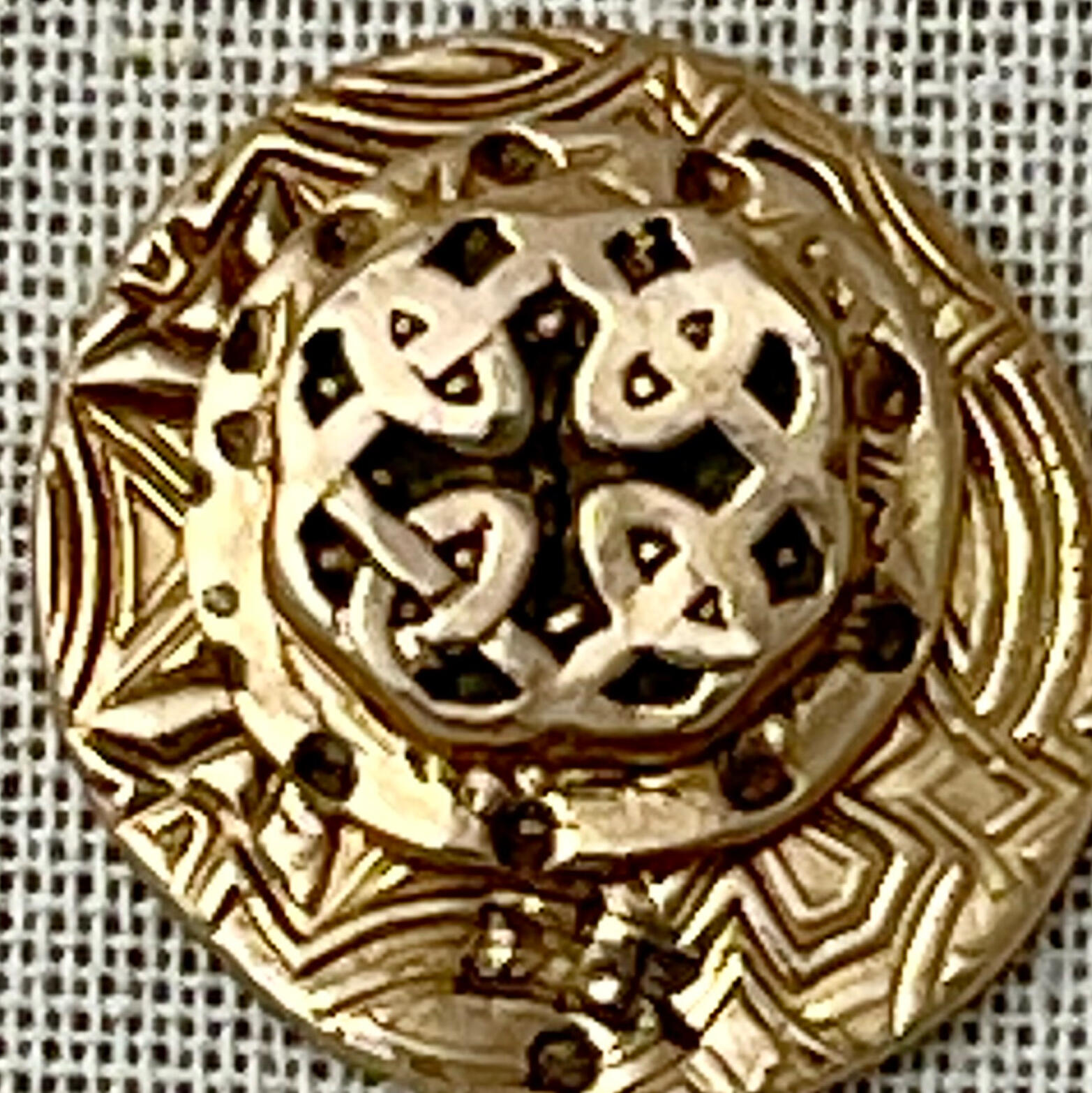 Celtic Button magnetic pin