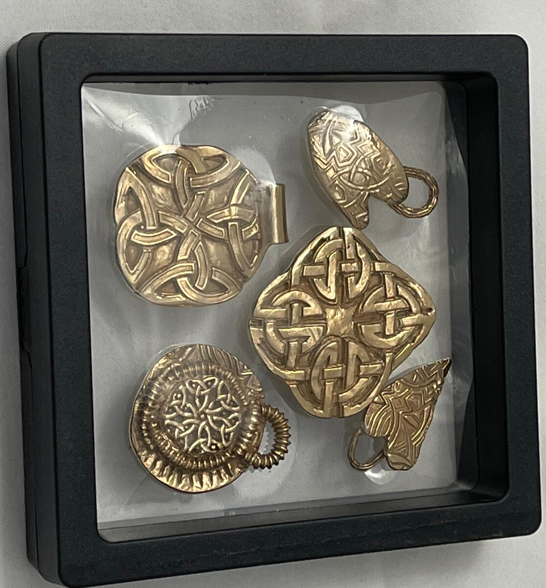 Sampling a mix use of various Bronze components.